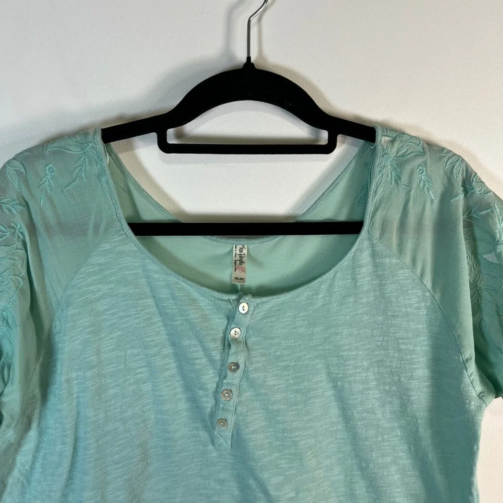 Free People Seafoam Green Mint Embroidered Henley Short Sleeve Top Medium Boho - Picture 2 of 7